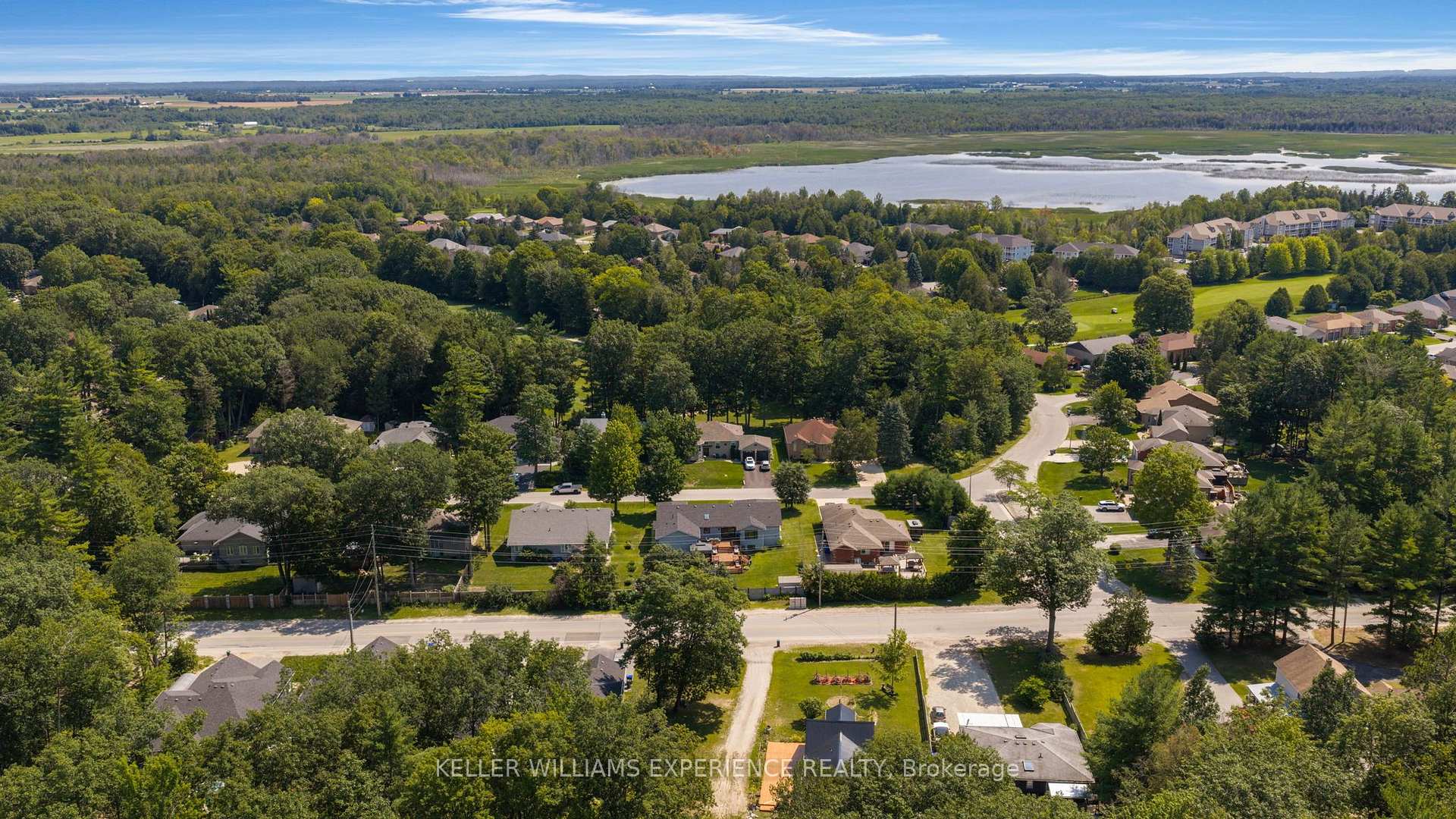 Photo 32 of 4 Downer Crescent, Wasaga Beach — HOMEH