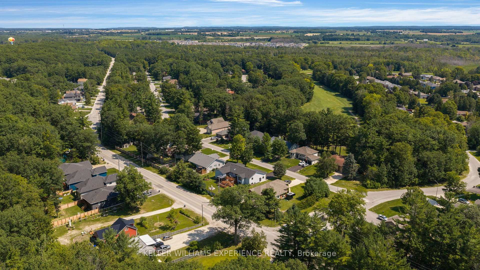 Photo 33 of 4 Downer Crescent, Wasaga Beach — HOMEH