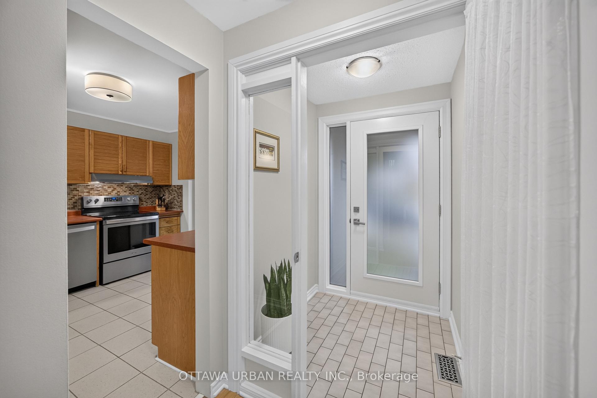 Photo 2 of 6057 Willowbark Drive, Ottawa, Chapel Hill — HOMEH