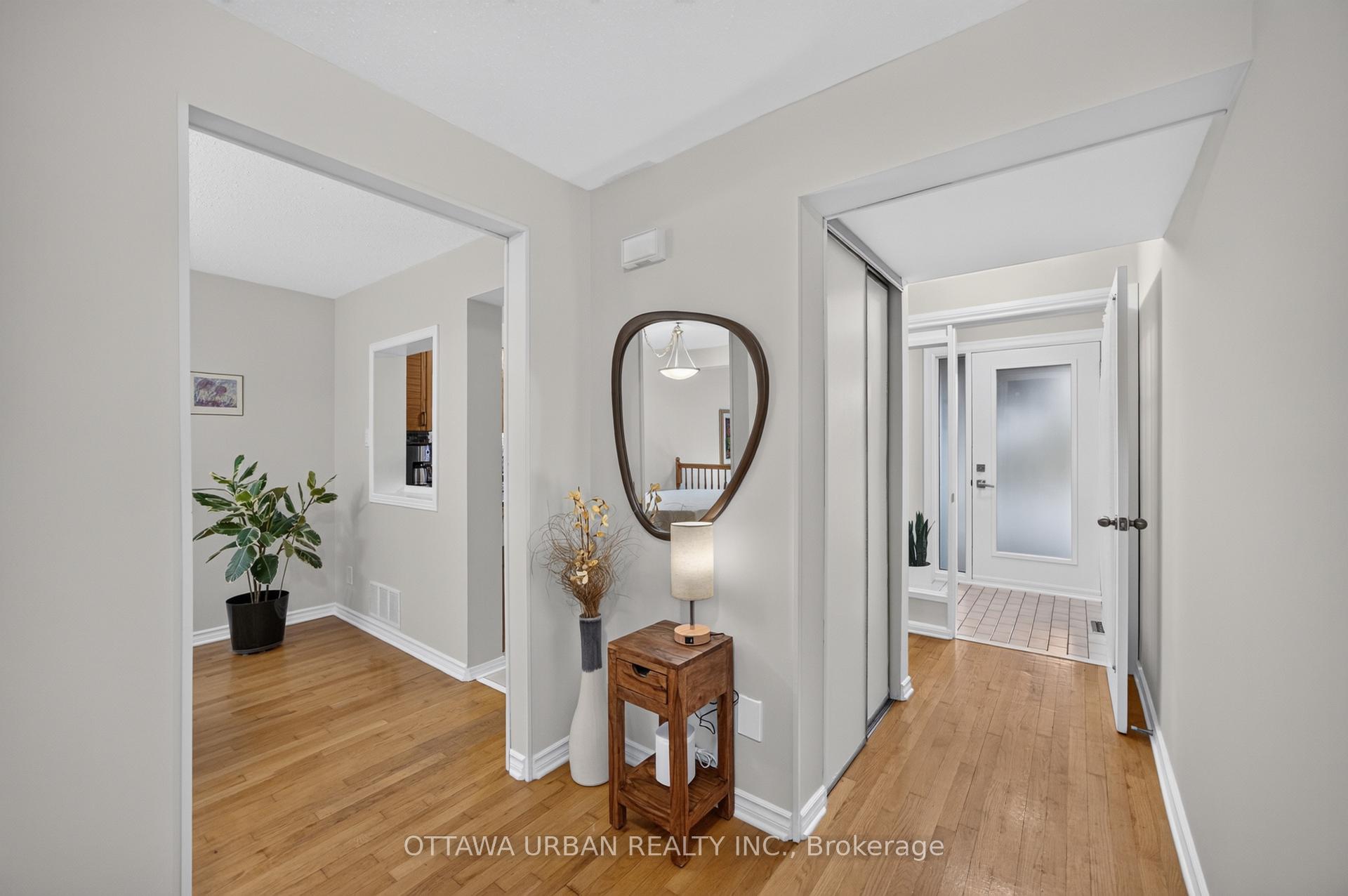 Photo 6 of 6057 Willowbark Drive, Ottawa, Chapel Hill — HOMEH