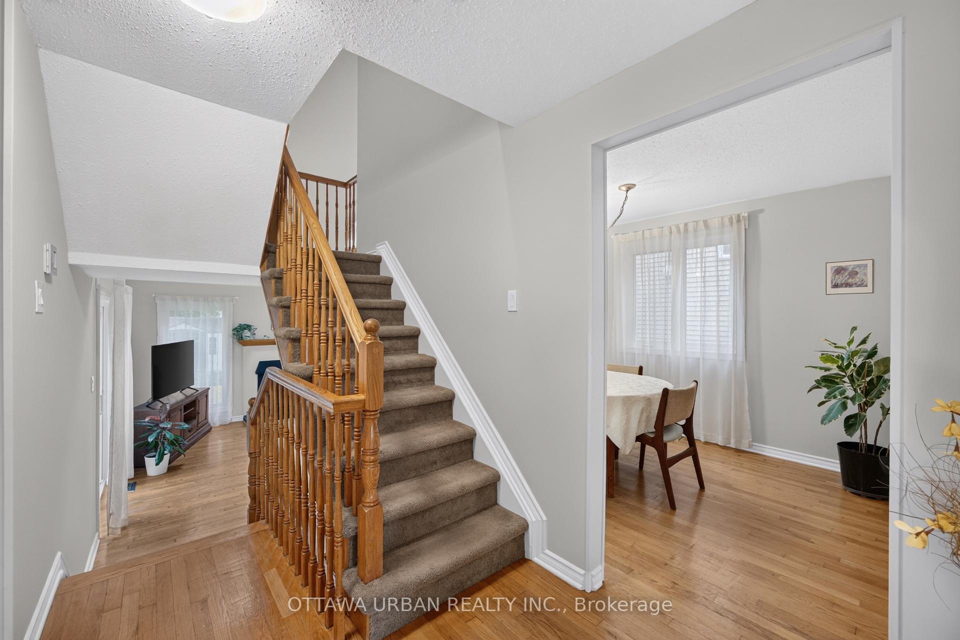 Photo 9 of 6057 Willowbark Drive, Ottawa, Chapel Hill — HOMEH