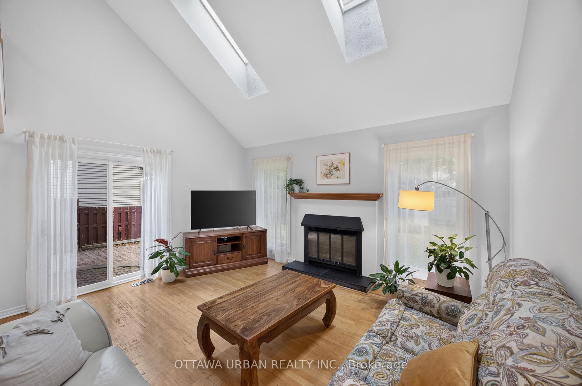 Photo 12 of 6057 Willowbark Drive, Ottawa, Chapel Hill — HOMEH