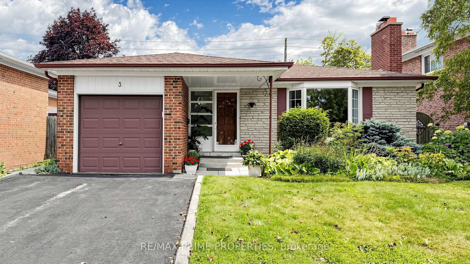 Photo 2 of 3 Leeswood Crescent E, Scarborough, Agincourt North — HOMEH