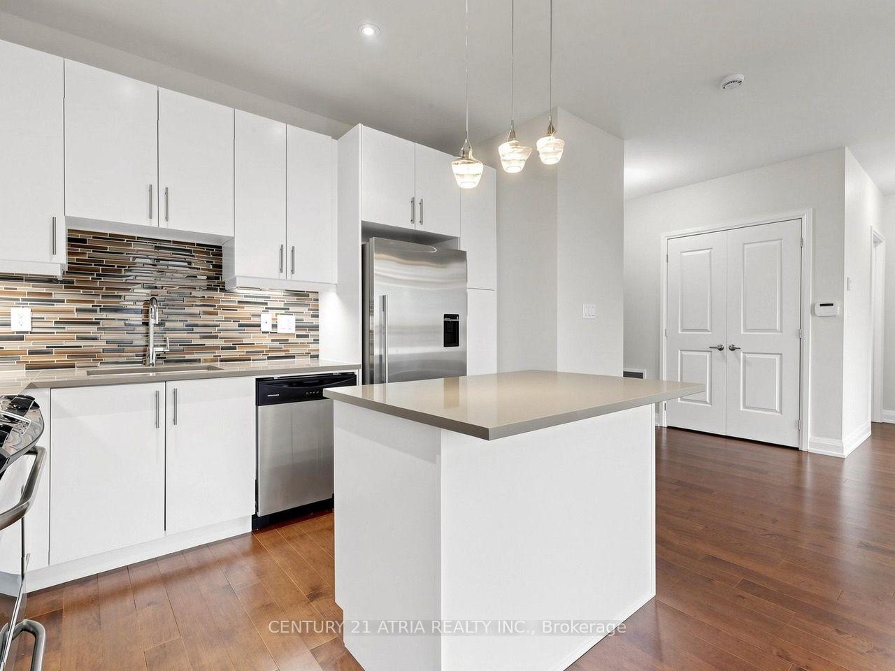 Photo 4 of Unit 512, 15277 Yonge Street, Aurora, Aurora Village — HOMEH
