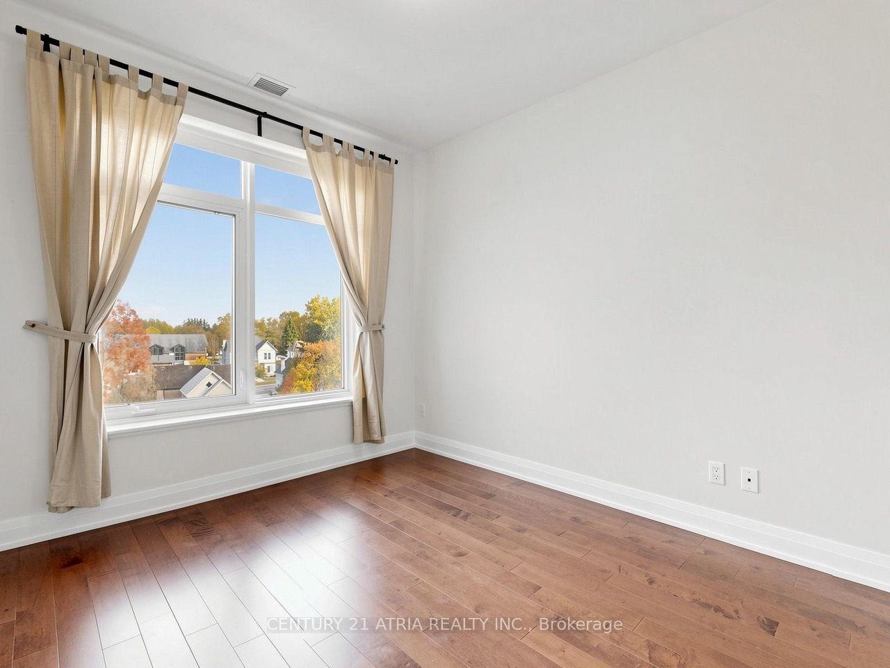 Photo 15 of Unit 512, 15277 Yonge Street, Aurora, Aurora Village — HOMEH
