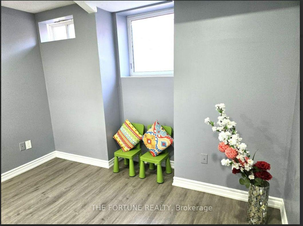 Photo 6 of 18 Saint Eugene Street, Brampton, Credit Valley — HOMEH
