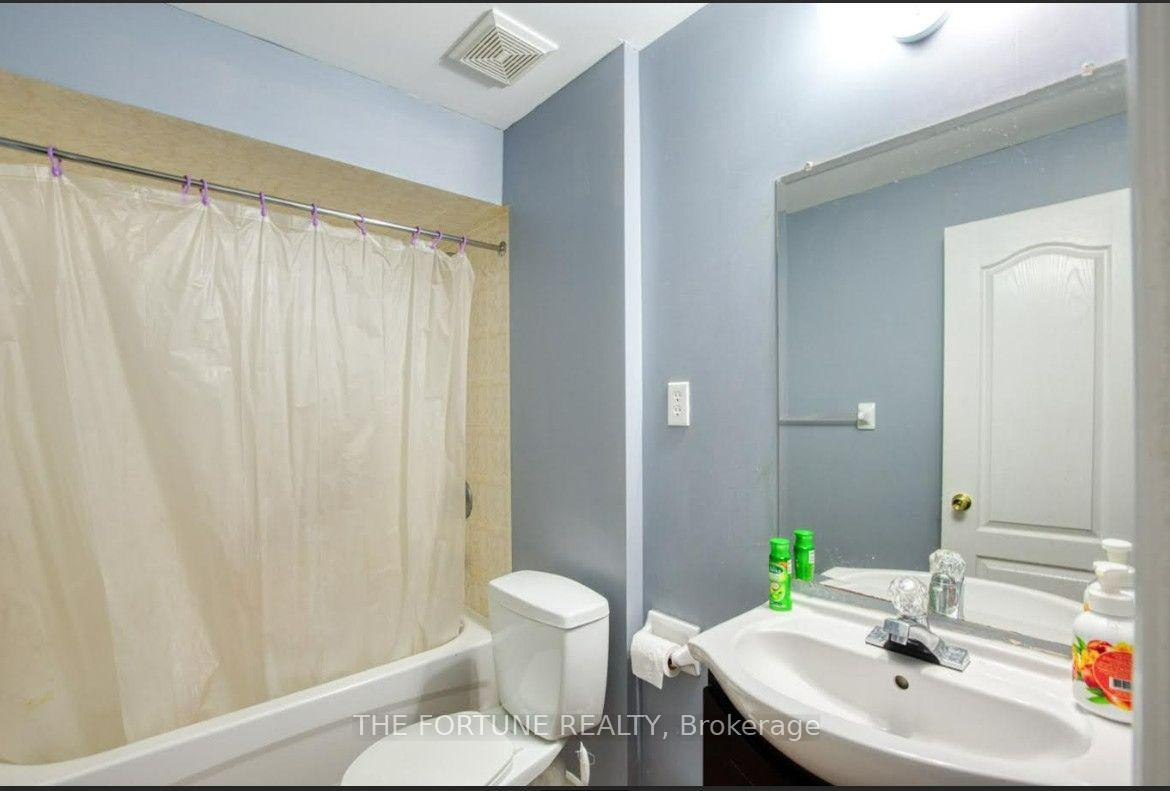 Photo 12 of 18 Saint Eugene Street, Brampton, Credit Valley — HOMEH