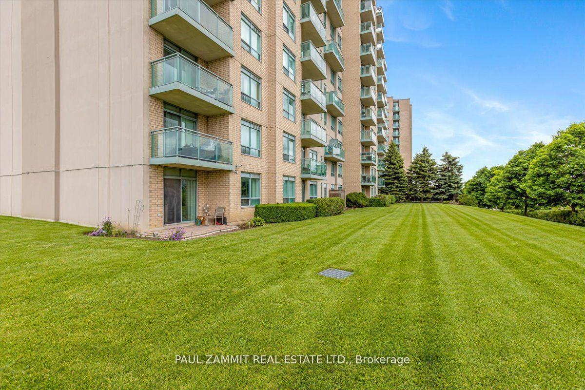 Photo 2 of Unit 306, 39 Oneida Crescent, Richmond Hill, Langstaff — HOMEH