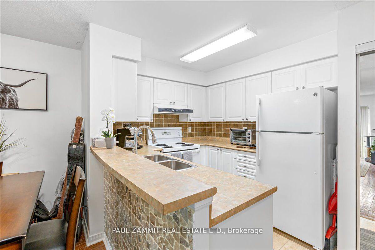 Photo 5 of Unit 306, 39 Oneida Crescent, Richmond Hill, Langstaff — HOMEH