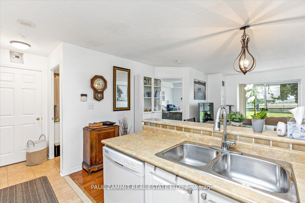 Photo 6 of Unit 306, 39 Oneida Crescent, Richmond Hill, Langstaff — HOMEH
