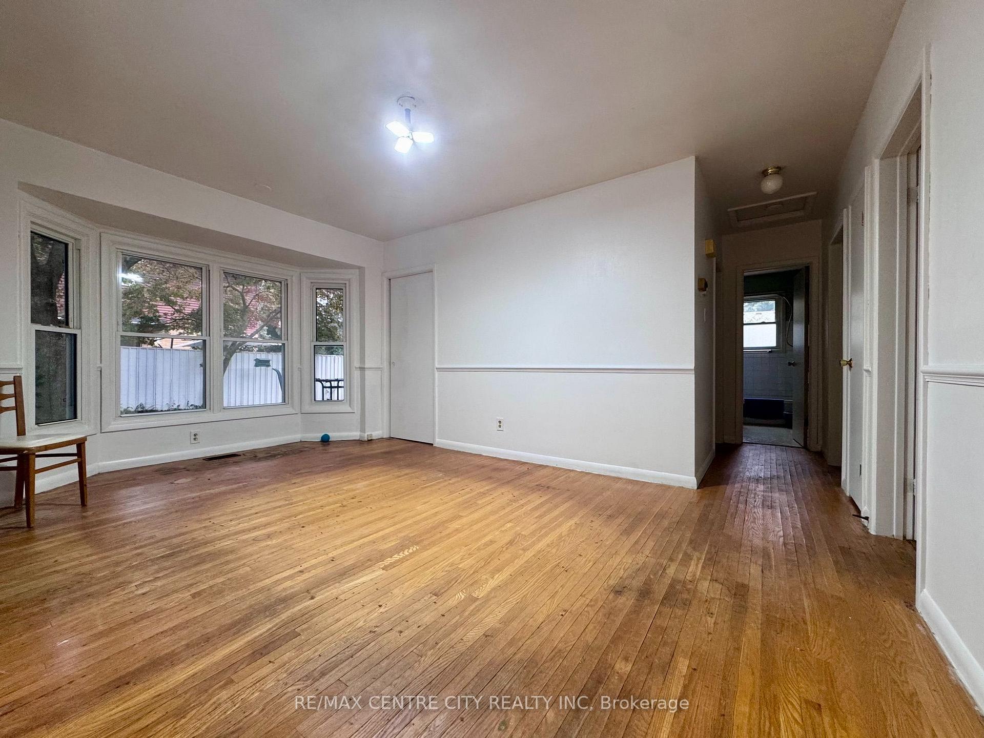 Photo 14 of 740 Dunboyne Crescent, London, North H — HOMEH