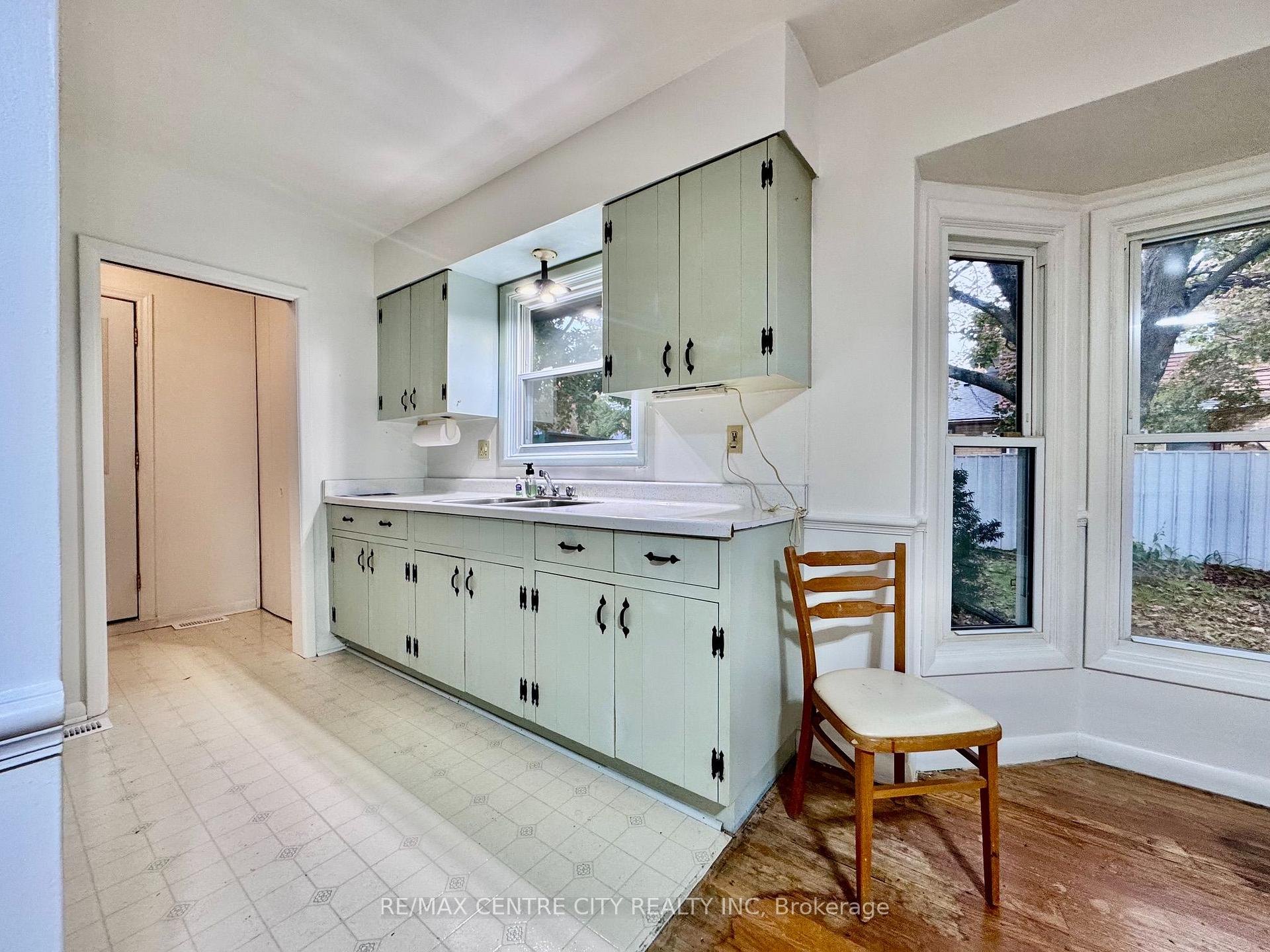Photo 20 of 740 Dunboyne Crescent, London, North H — HOMEH