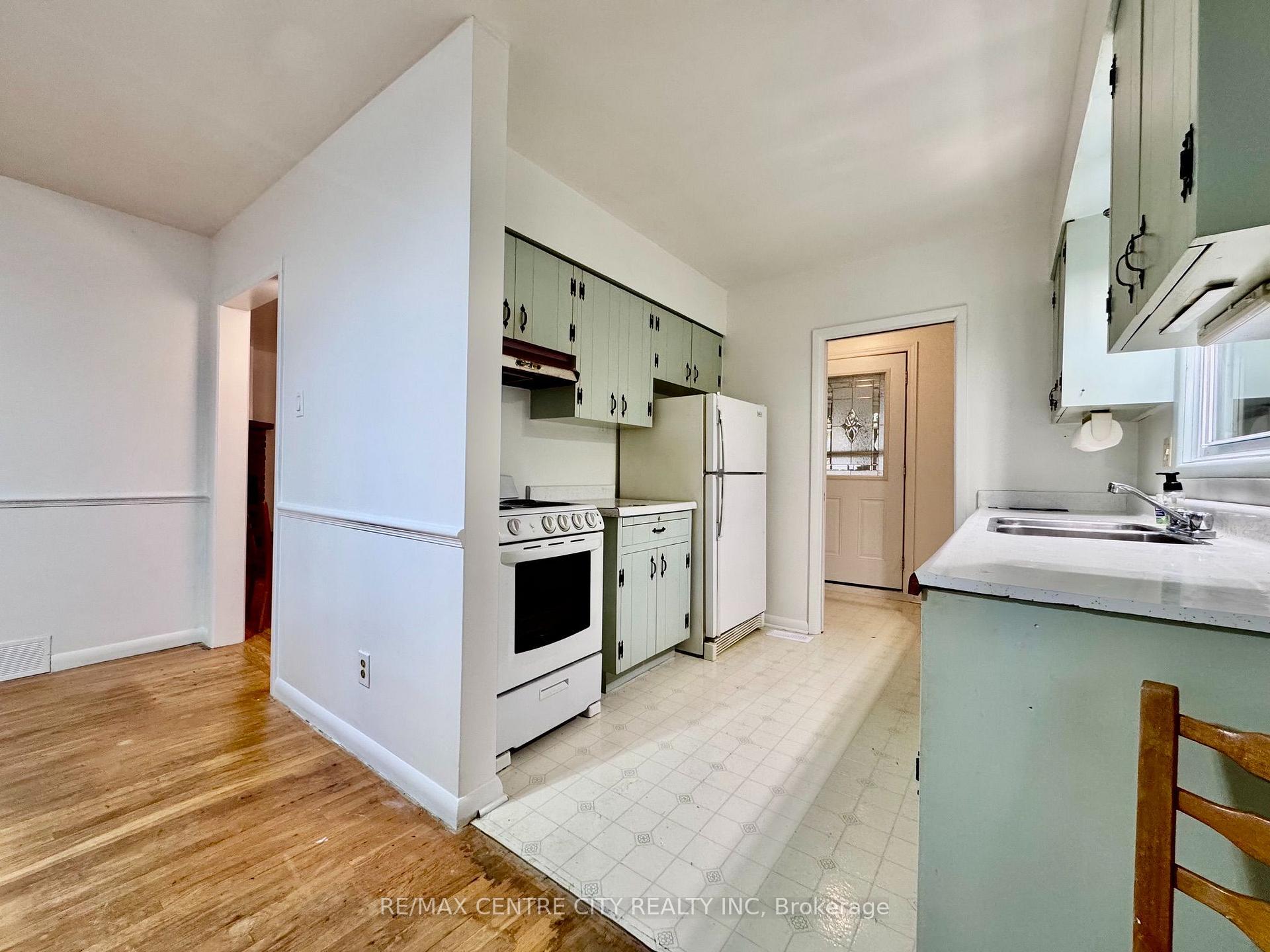 Photo 22 of 740 Dunboyne Crescent, London, North H — HOMEH