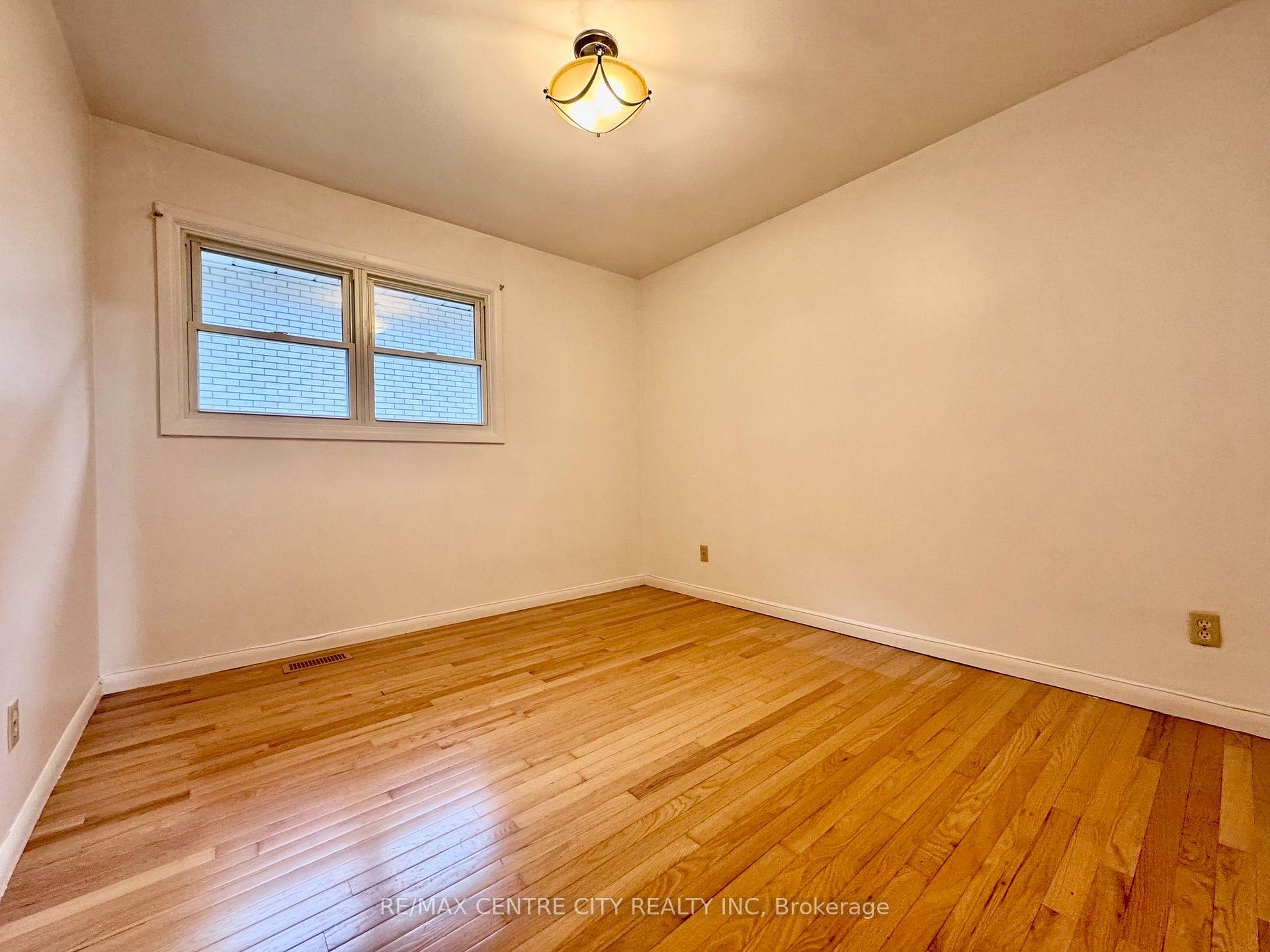 Photo 29 of 740 Dunboyne Crescent, London, North H — HOMEH