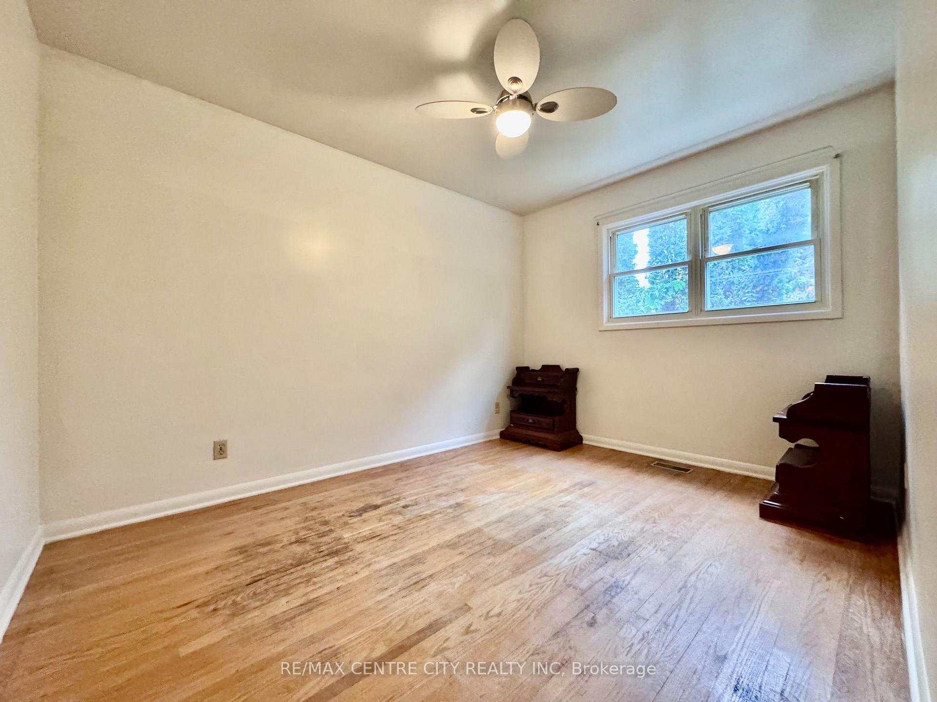 Photo 33 of 740 Dunboyne Crescent, London, North H — HOMEH