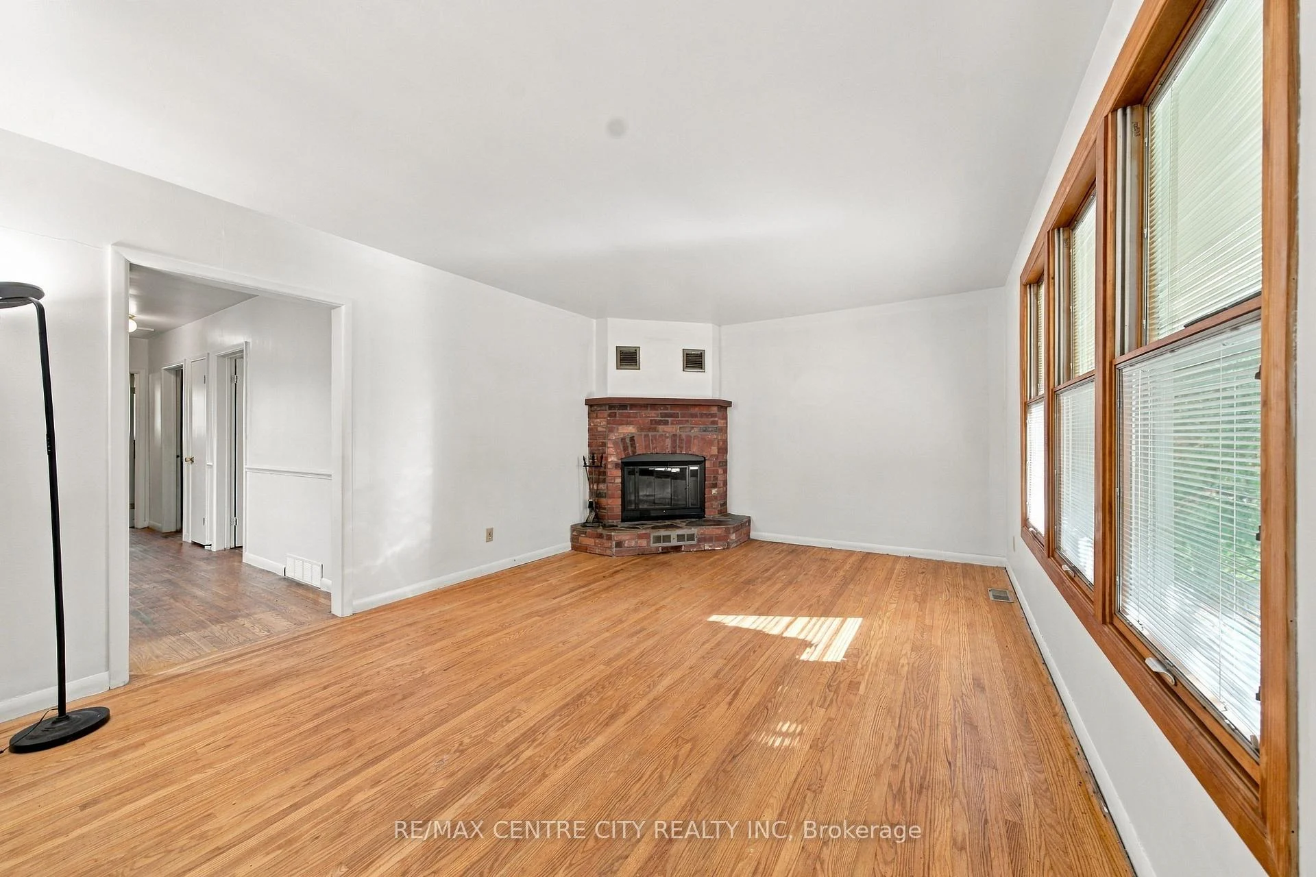 Photo 13 of 740 Dunboyne Crescent, London, North H — HOMEH