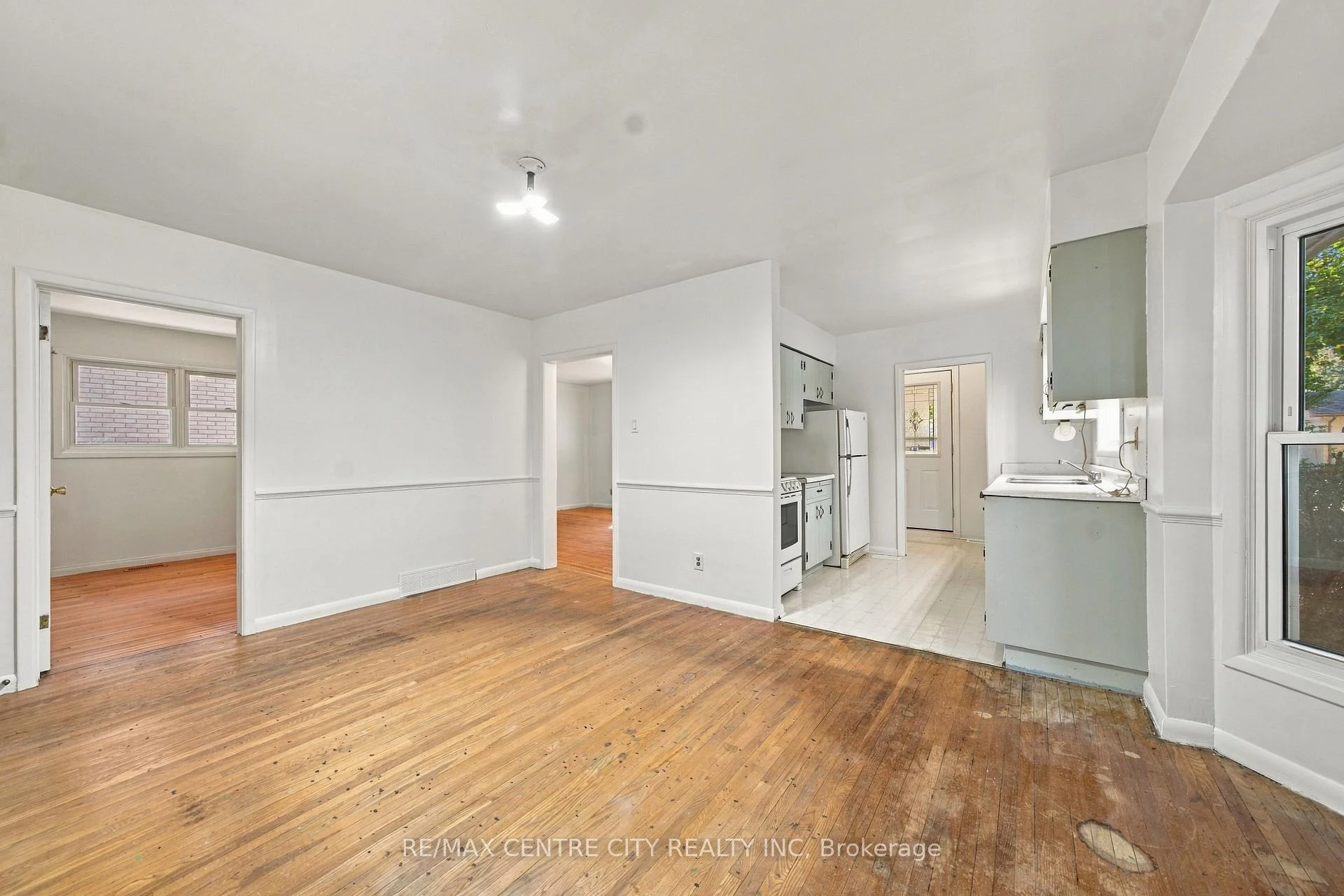 Photo 26 of 740 Dunboyne Crescent, London, North H — HOMEH