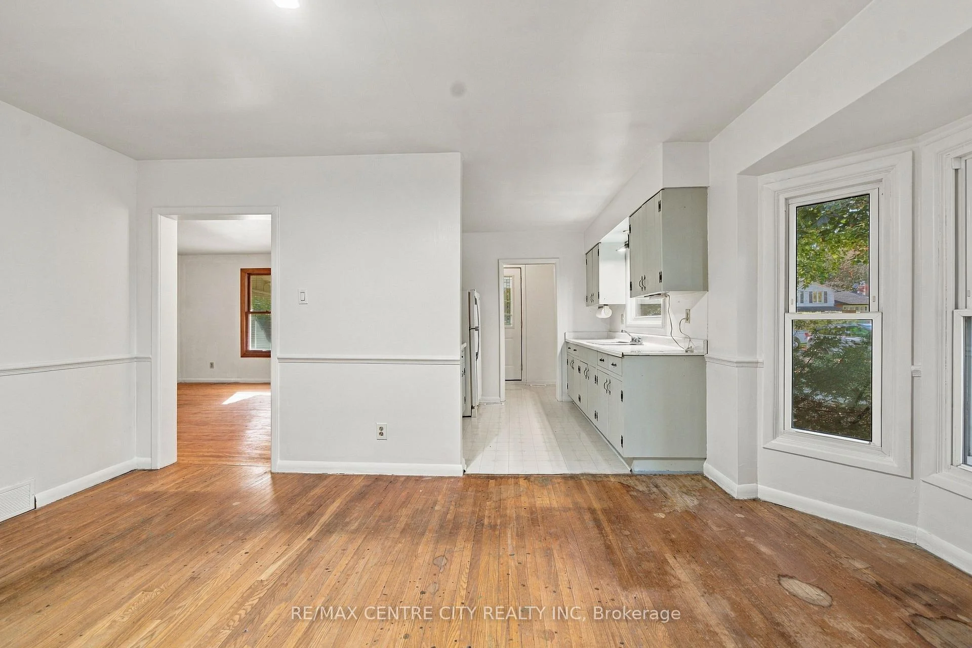 Photo 34 of 740 Dunboyne Crescent, London, North H — HOMEH