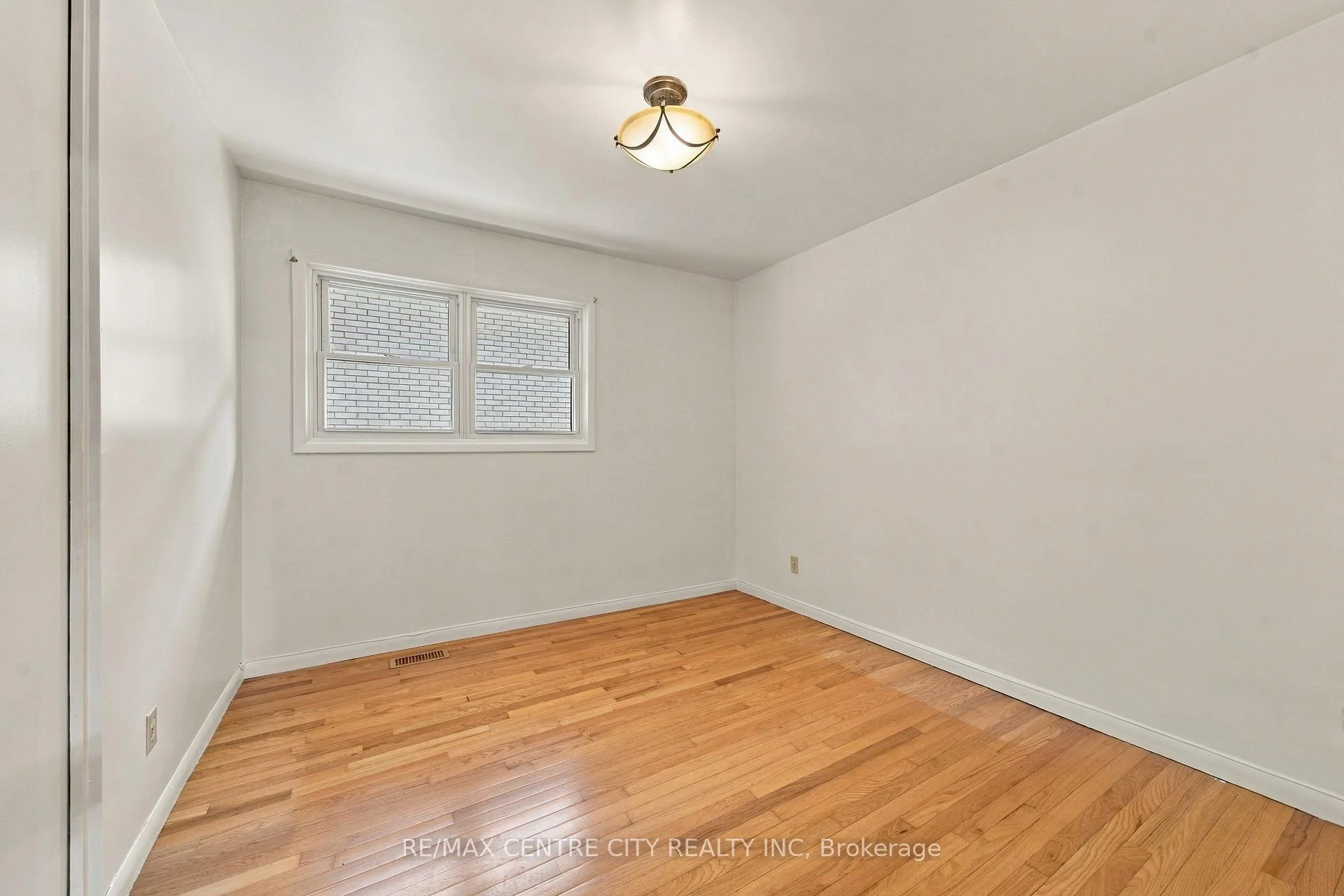 Photo 36 of 740 Dunboyne Crescent, London, North H — HOMEH