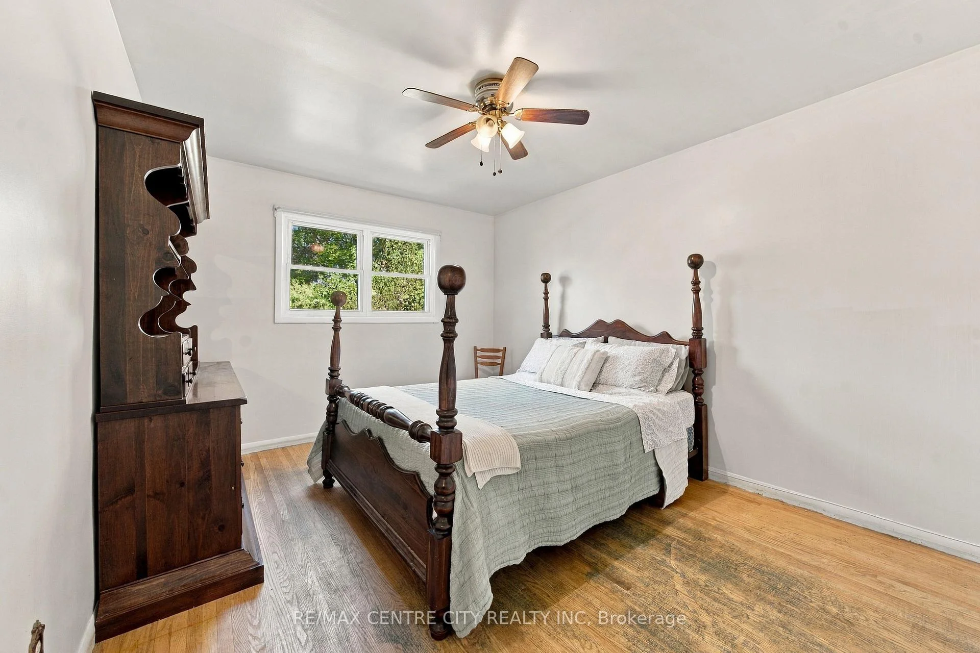 Photo 38 of 740 Dunboyne Crescent, London, North H — HOMEH