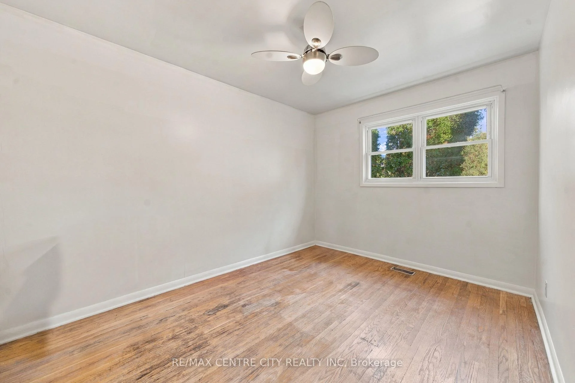 Photo 40 of 740 Dunboyne Crescent, London, North H — HOMEH