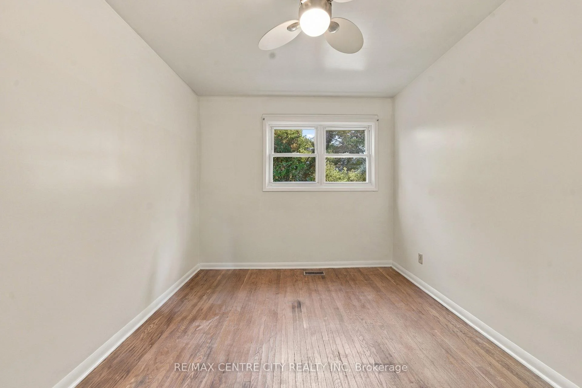 Photo 41 of 740 Dunboyne Crescent, London, North H — HOMEH