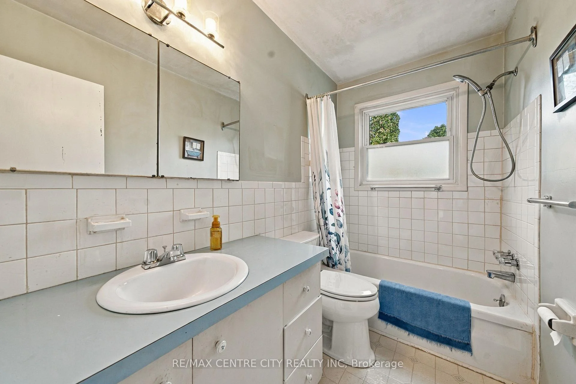 Photo 44 of 740 Dunboyne Crescent, London, North H — HOMEH
