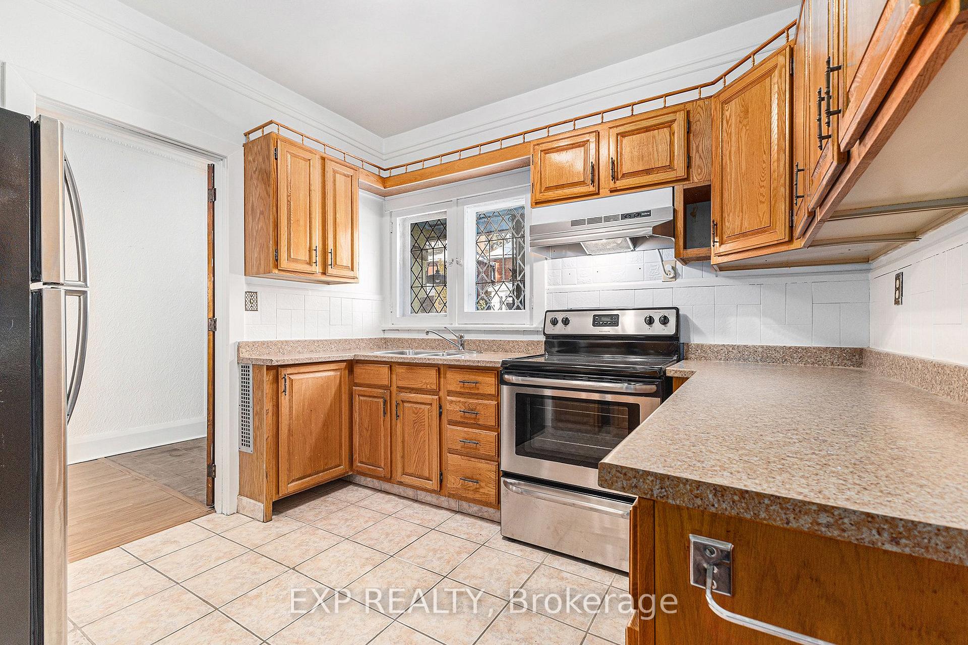 Photo 10 of 16 Lakeview Terrace, Ottawa, Dows Lake — HOMEH
