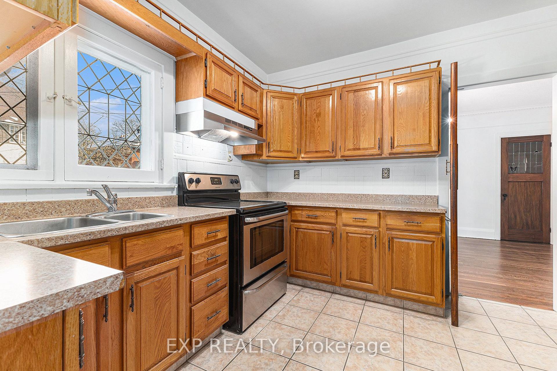 Photo 11 of 16 Lakeview Terrace, Ottawa, Dows Lake — HOMEH