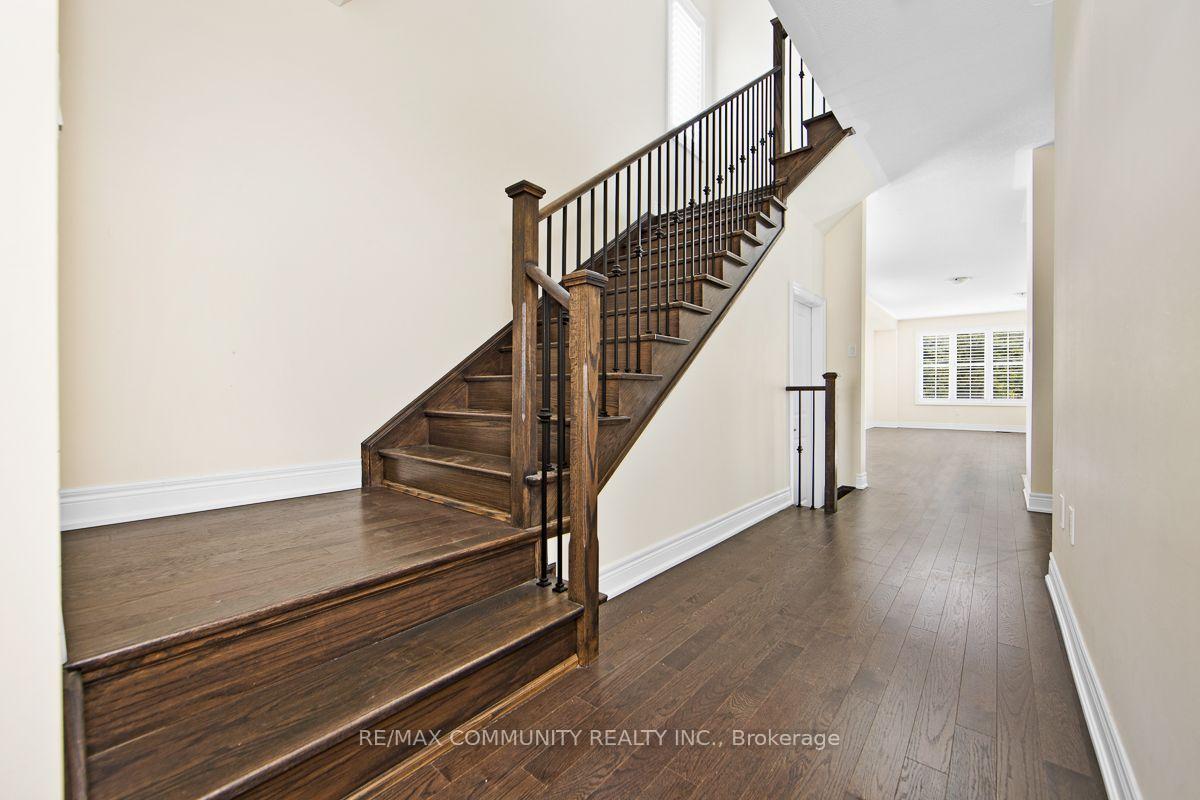 Photo 4 of 40 Liam Lane, Markham, Cedarwood — HOMEH