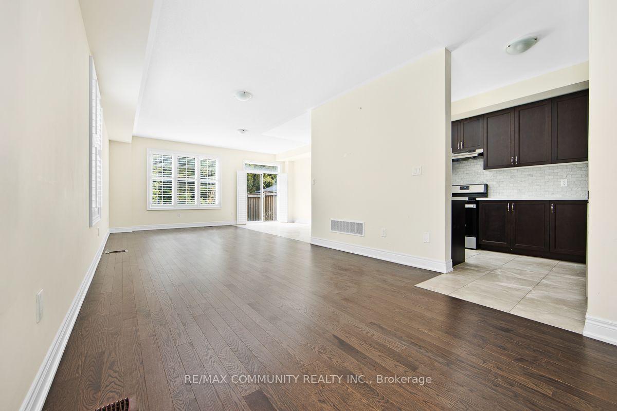 Photo 6 of 40 Liam Lane, Markham, Cedarwood — HOMEH