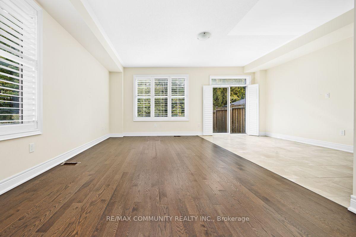 Photo 7 of 40 Liam Lane, Markham, Cedarwood — HOMEH