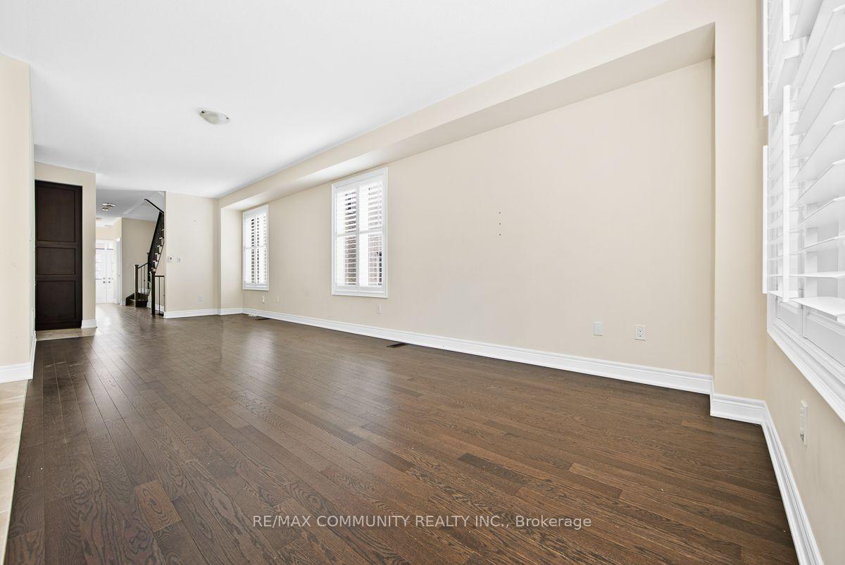 Photo 8 of 40 Liam Lane, Markham, Cedarwood — HOMEH