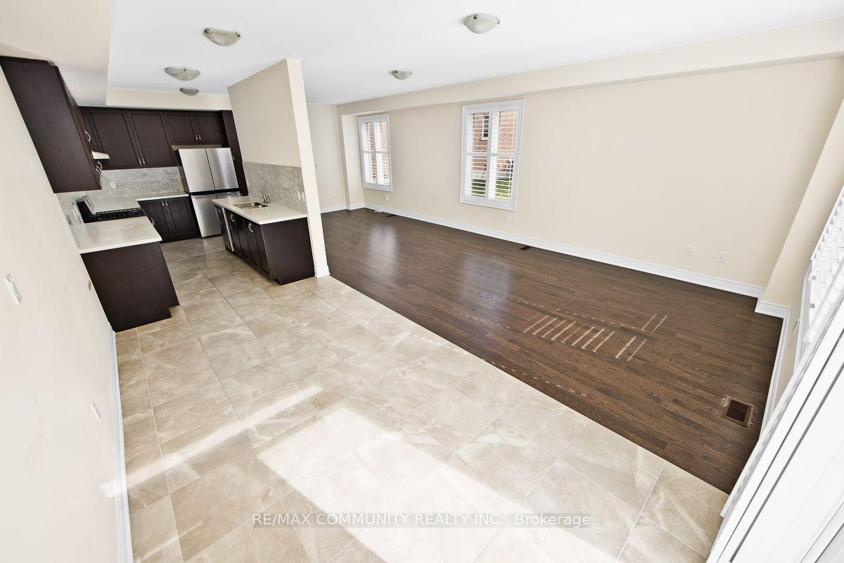Photo 11 of 40 Liam Lane, Markham, Cedarwood — HOMEH