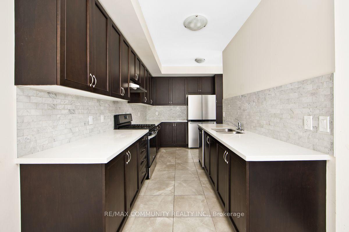 Photo 12 of 40 Liam Lane, Markham, Cedarwood — HOMEH