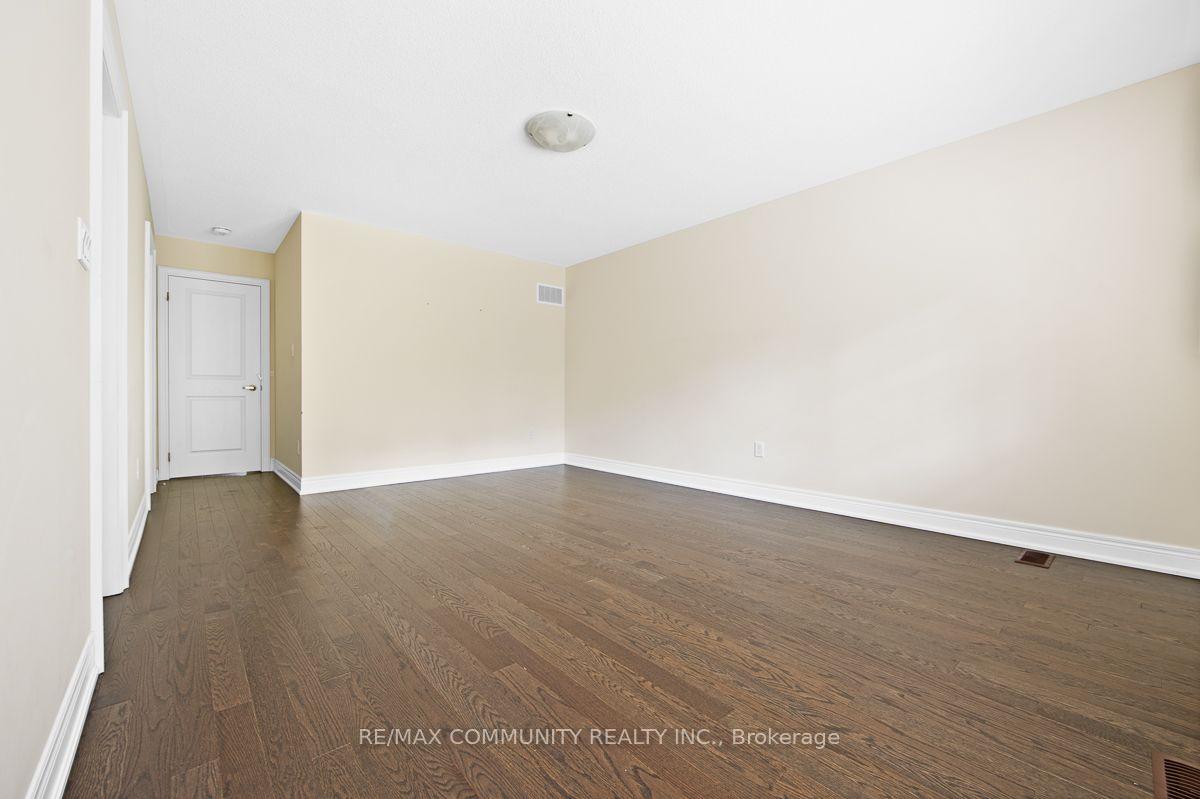 Photo 17 of 40 Liam Lane, Markham, Cedarwood — HOMEH