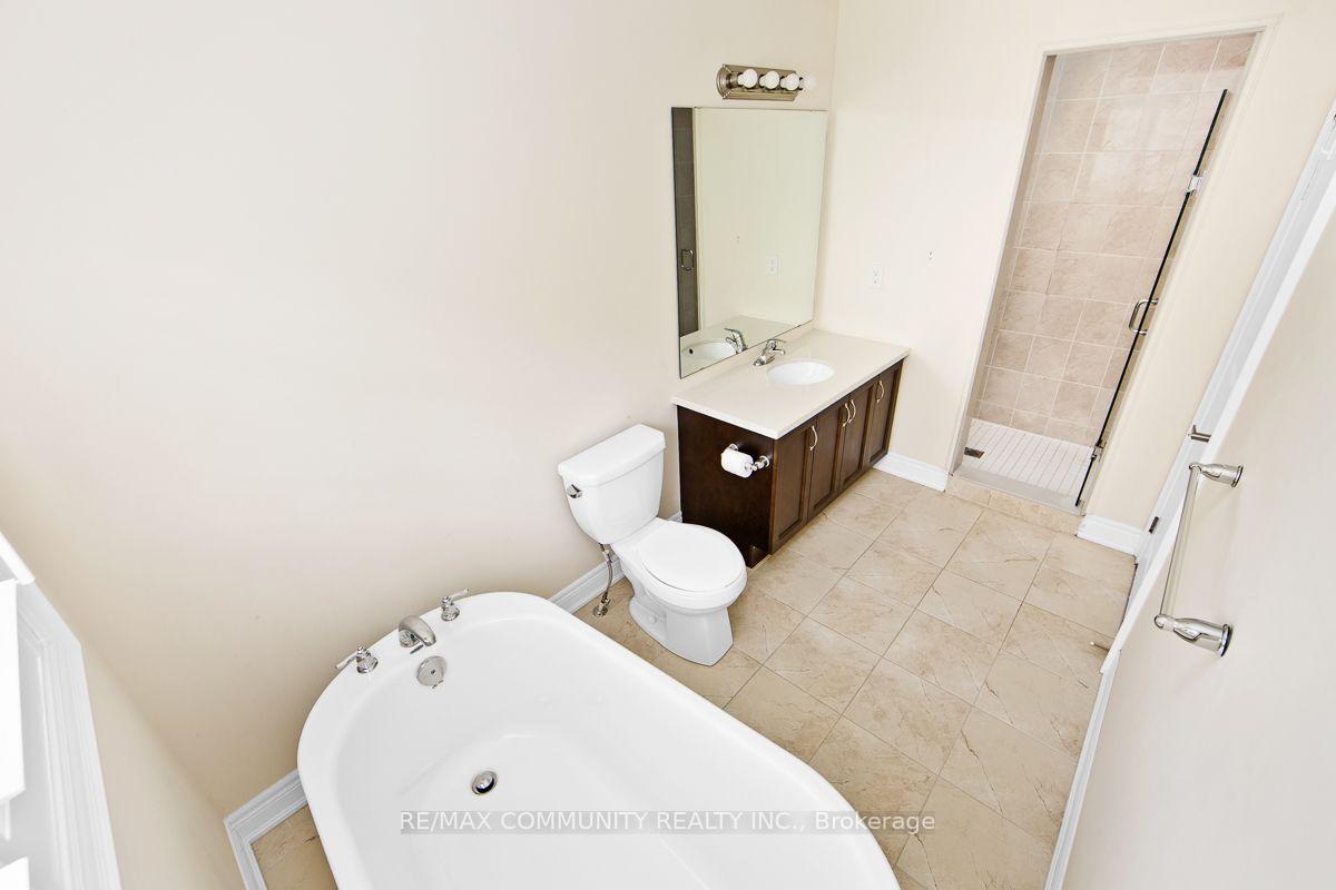 Photo 18 of 40 Liam Lane, Markham, Cedarwood — HOMEH
