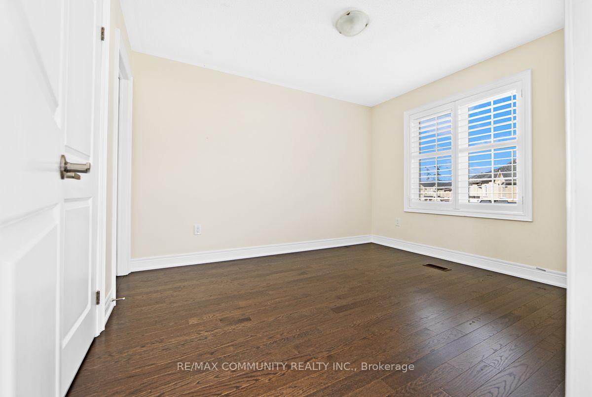 Photo 20 of 40 Liam Lane, Markham, Cedarwood — HOMEH