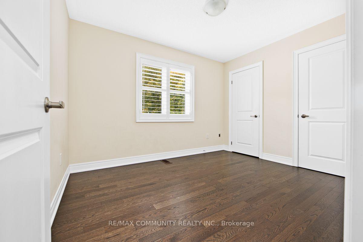 Photo 23 of 40 Liam Lane, Markham, Cedarwood — HOMEH