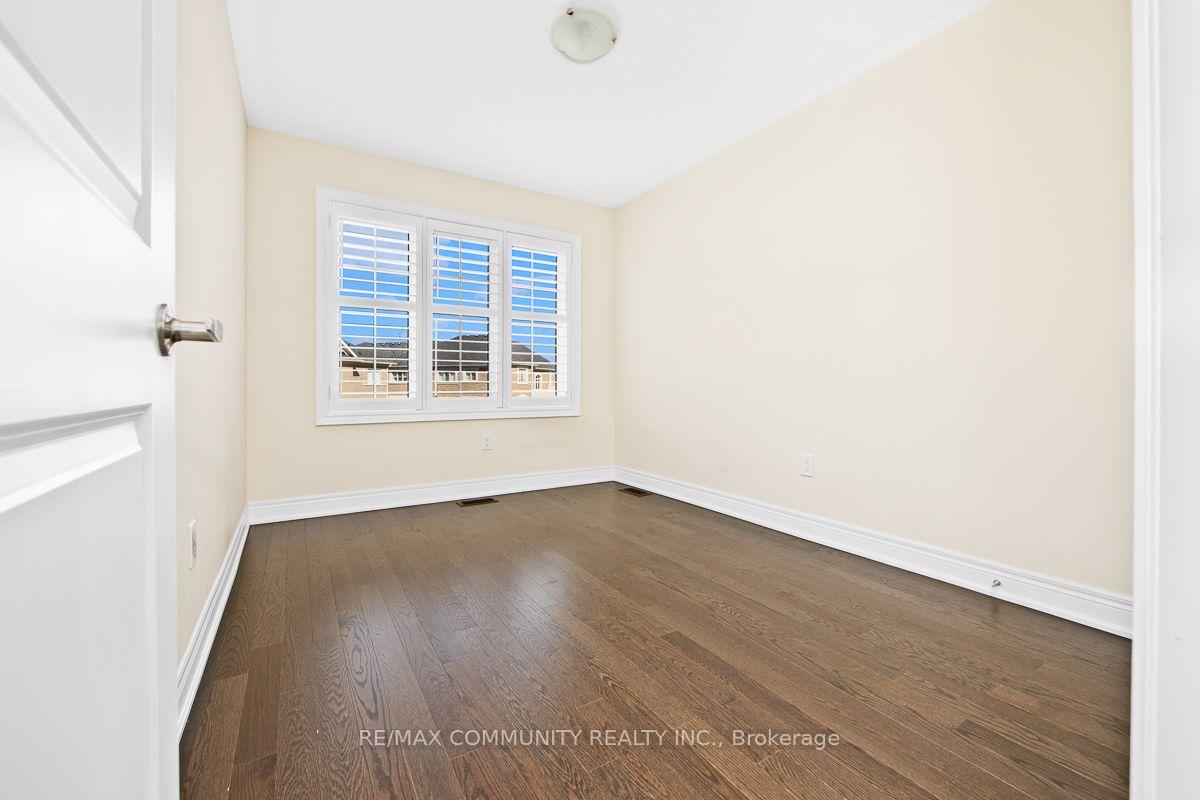 Photo 22 of 40 Liam Lane, Markham, Cedarwood — HOMEH