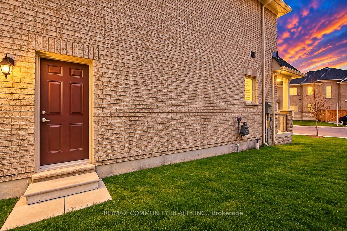 Photo 25 of 40 Liam Lane, Markham, Cedarwood — HOMEH
