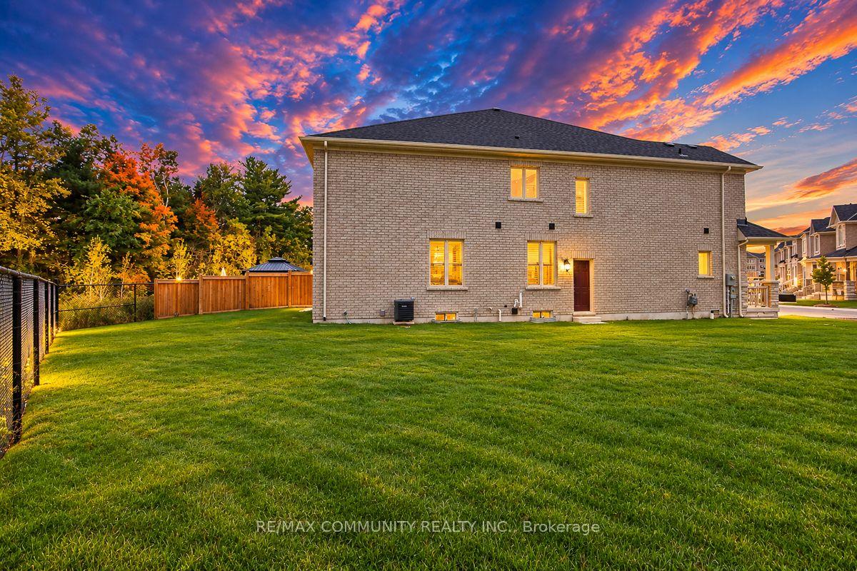 Photo 29 of 40 Liam Lane, Markham, Cedarwood — HOMEH