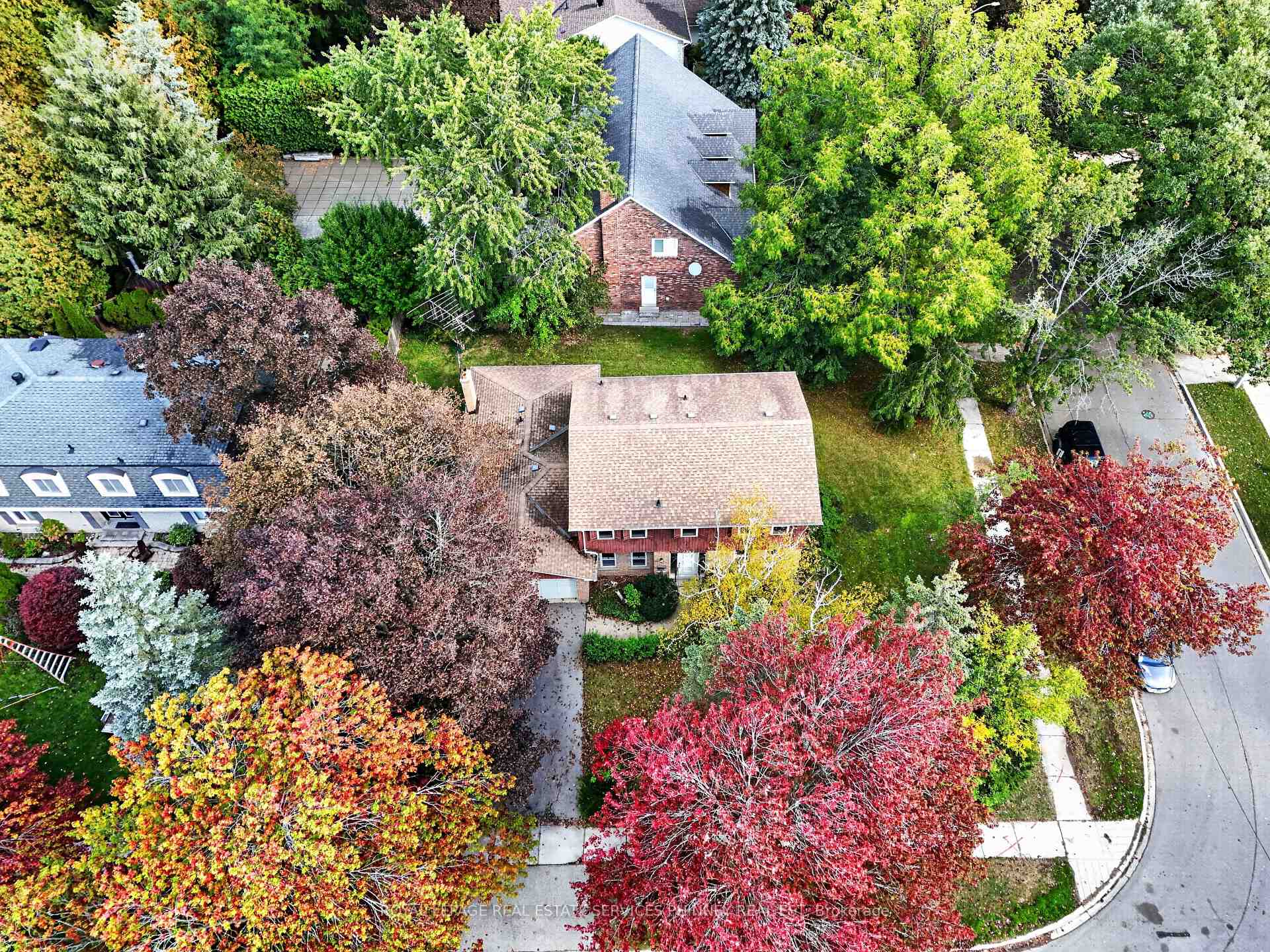 Photo 2 of 1353 Bunsden Avenue, Mississauga, Sheridan — HOMEH