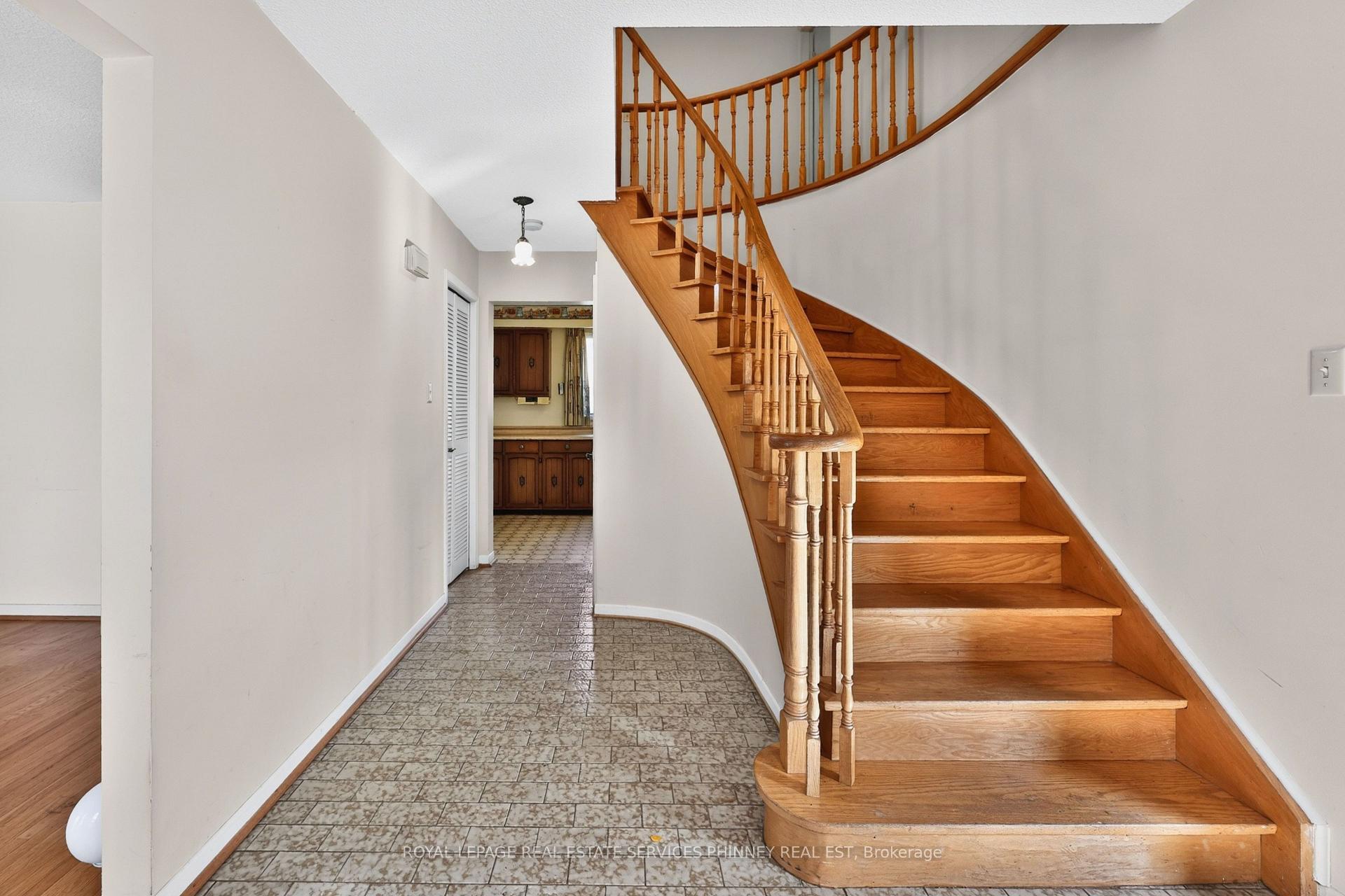 Photo 3 of 1353 Bunsden Avenue, Mississauga, Sheridan — HOMEH