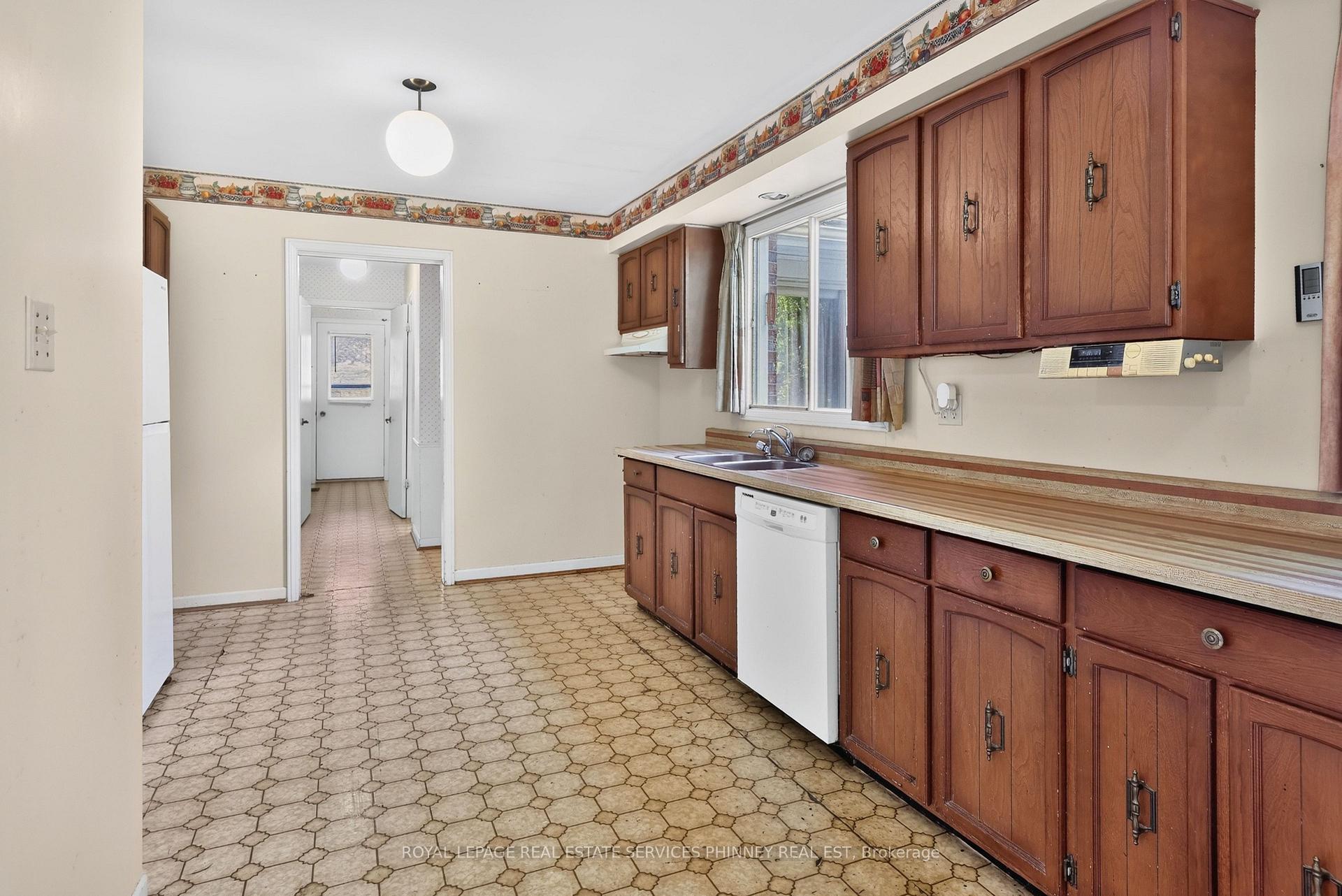 Photo 8 of 1353 Bunsden Avenue, Mississauga, Sheridan — HOMEH