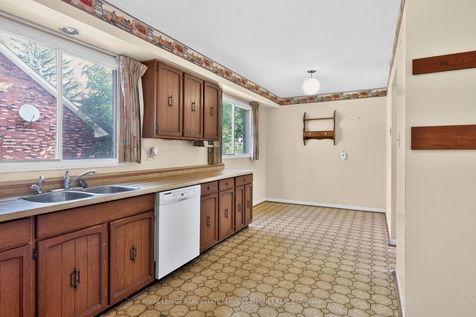 Photo 9 of 1353 Bunsden Avenue, Mississauga, Sheridan — HOMEH