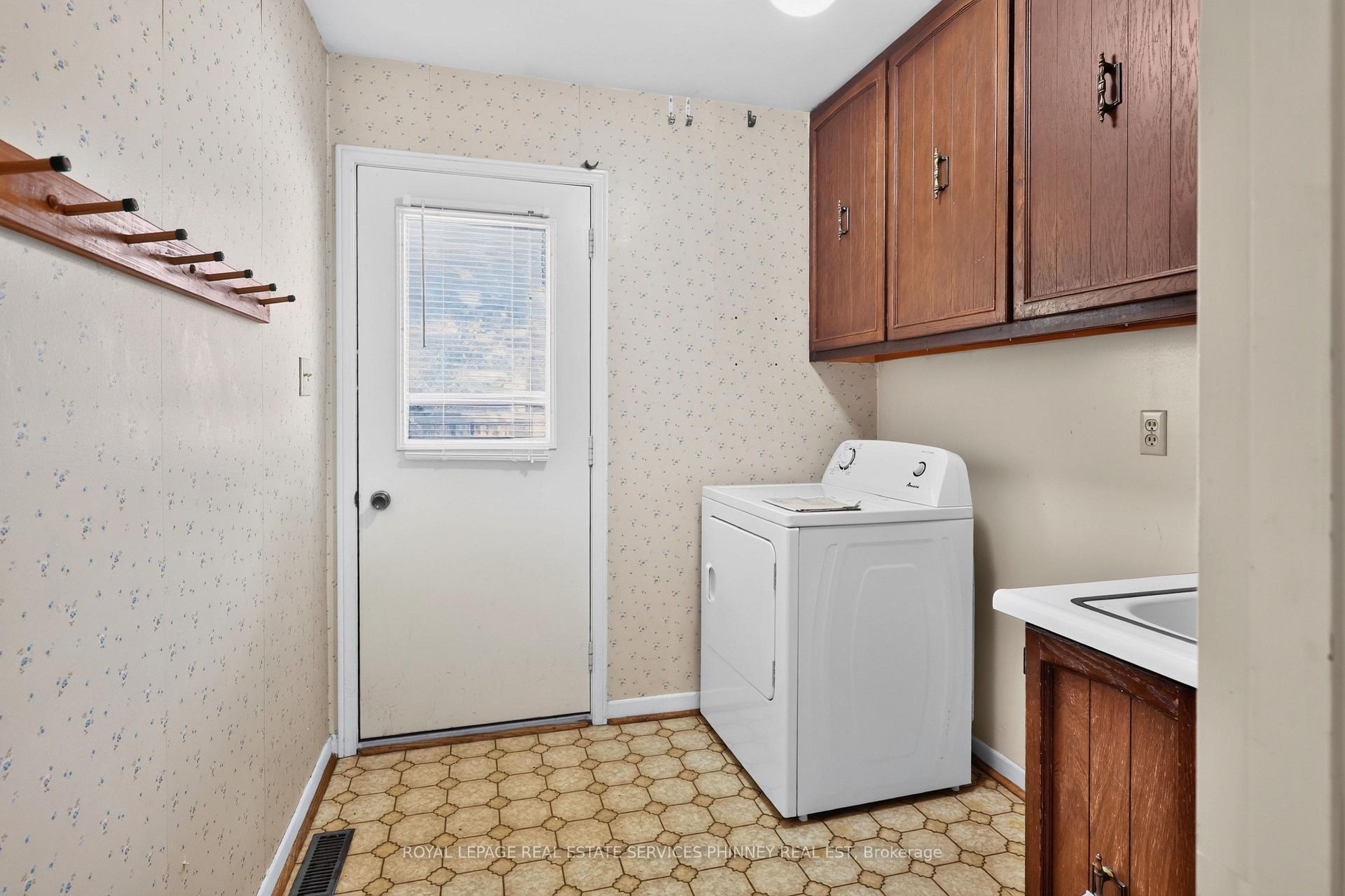 Photo 13 of 1353 Bunsden Avenue, Mississauga, Sheridan — HOMEH