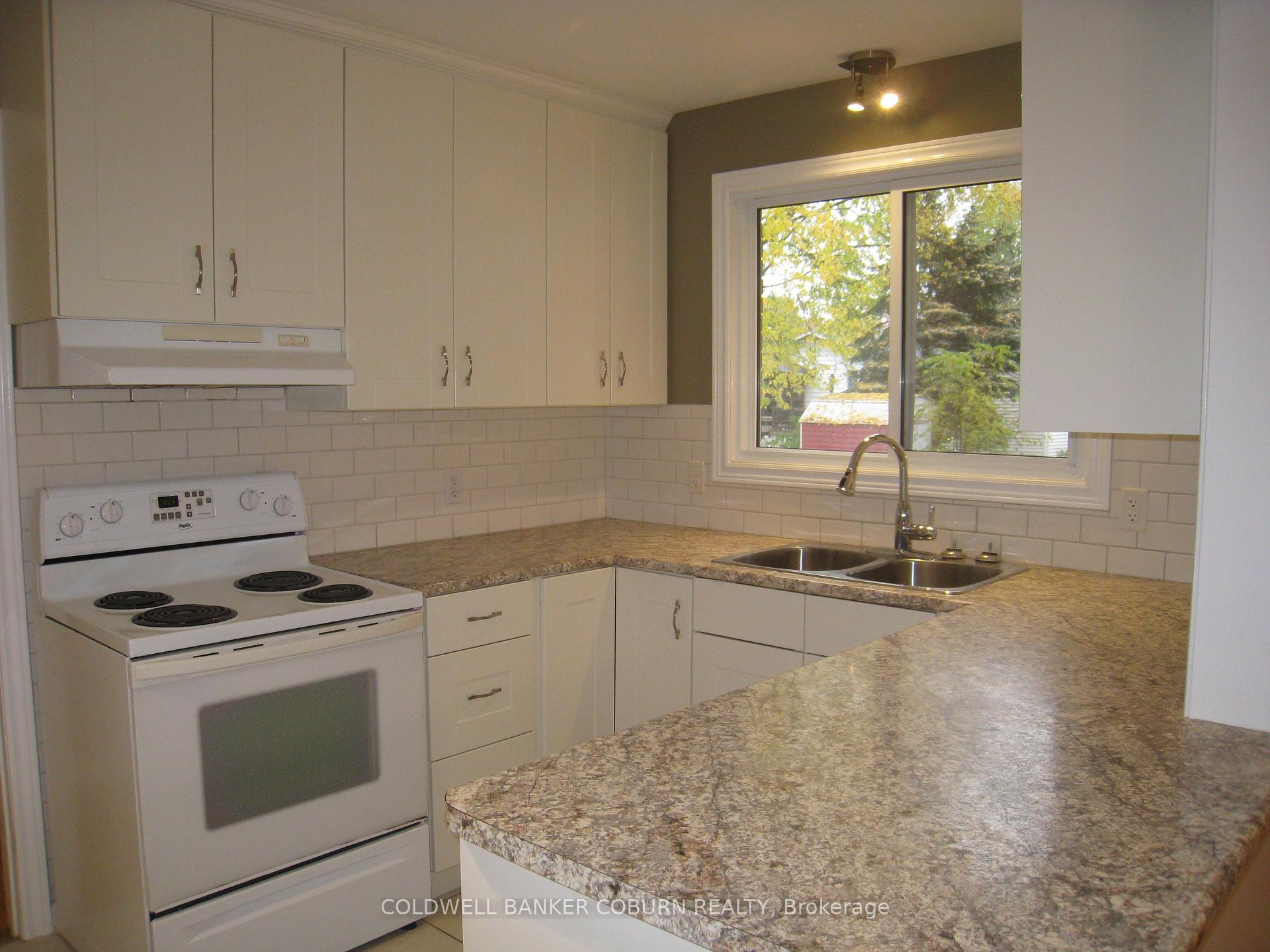Photo 3 of 304 George Street E, North Grenville, Kemptville — HOMEH