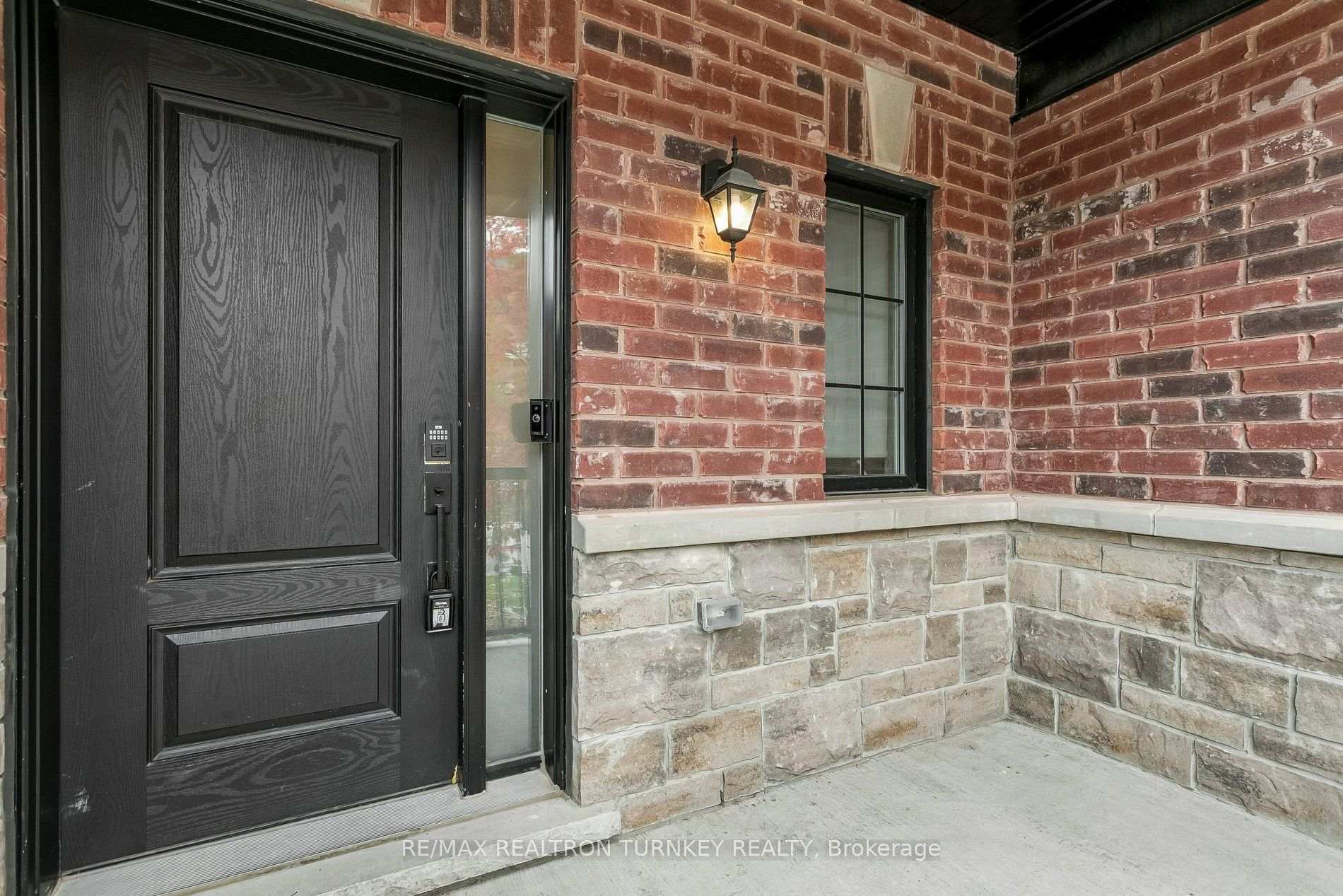 Photo 5 of 4 Gord Matthews Way, Uxbridge — HOMEH