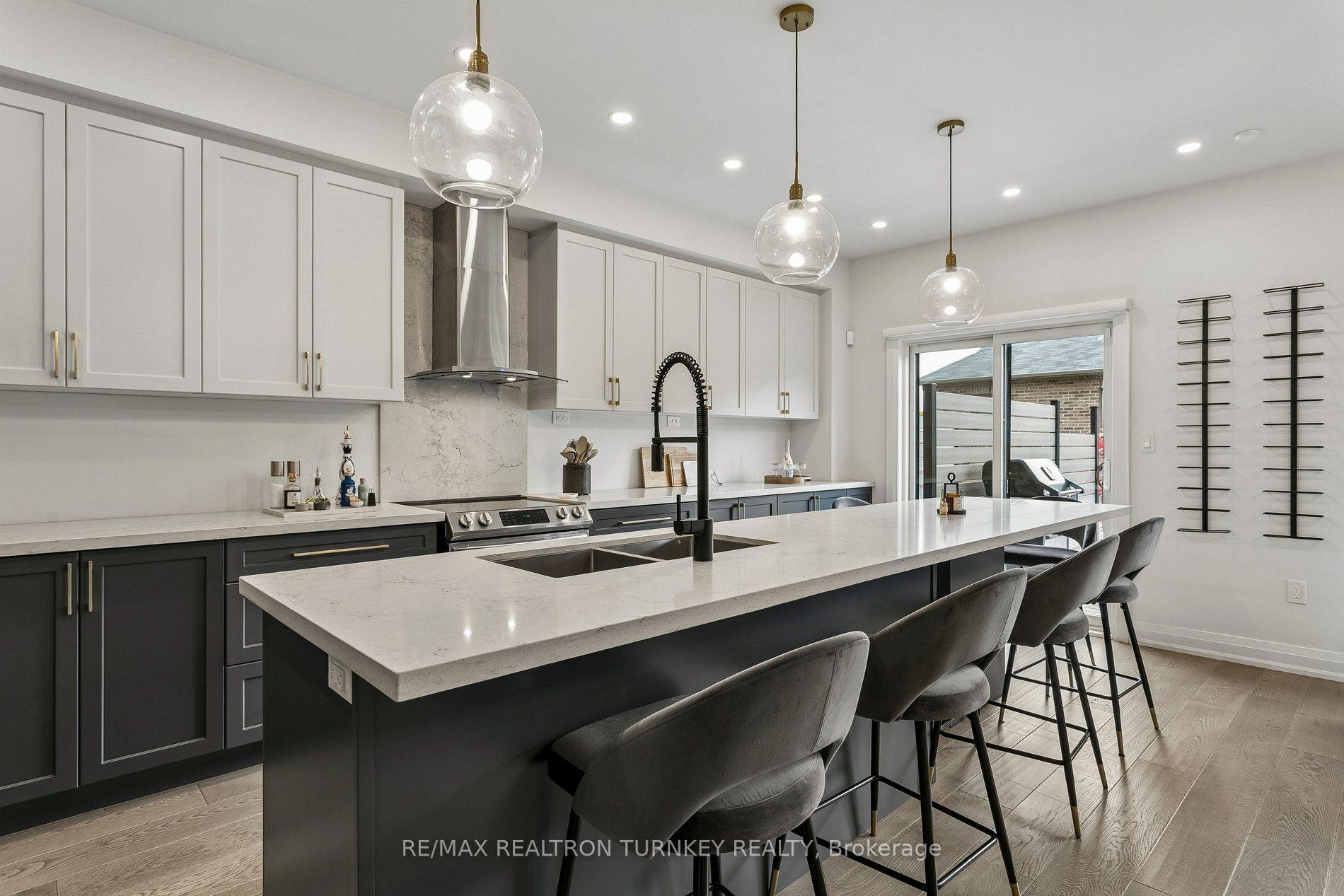 Photo 11 of 4 Gord Matthews Way, Uxbridge — HOMEH